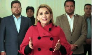Presidente interina da Bolívia desiste de disputar eleições
