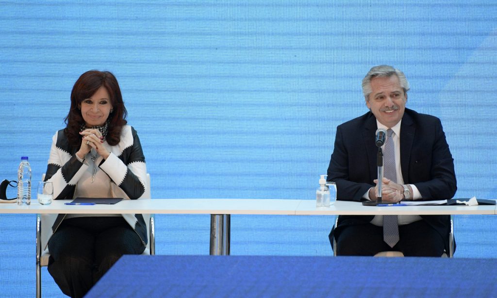 Em meio a crise política, Fernández diz que ‘ouviu o povo’, mas pede atenção com os ‘especuladores financeiros’