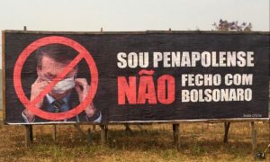 Bolsonaristas colocam fogo em outdoor contrário ao presidente no interior de SP