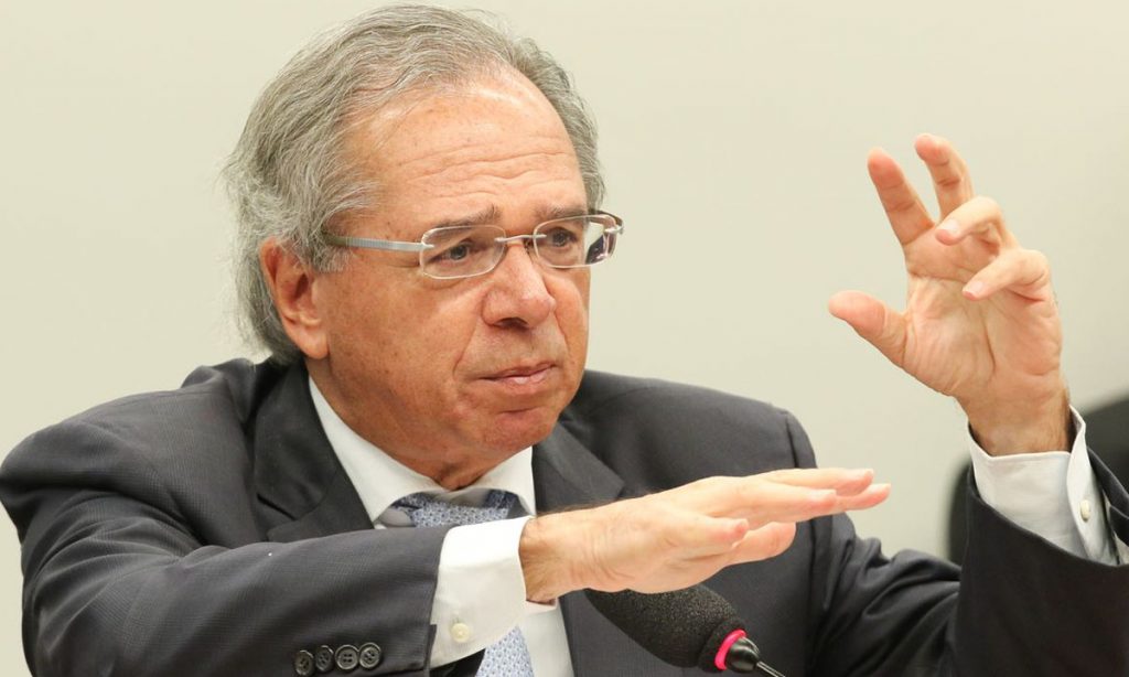 Guedes ataca o Fies e diz que até ‘filho de porteiro que zerou o vestibular’ ganhou bolsa
