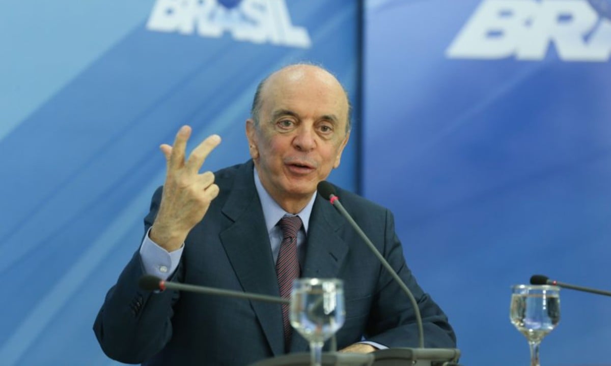 José Serra é submetido a cateterismo em São Paulo