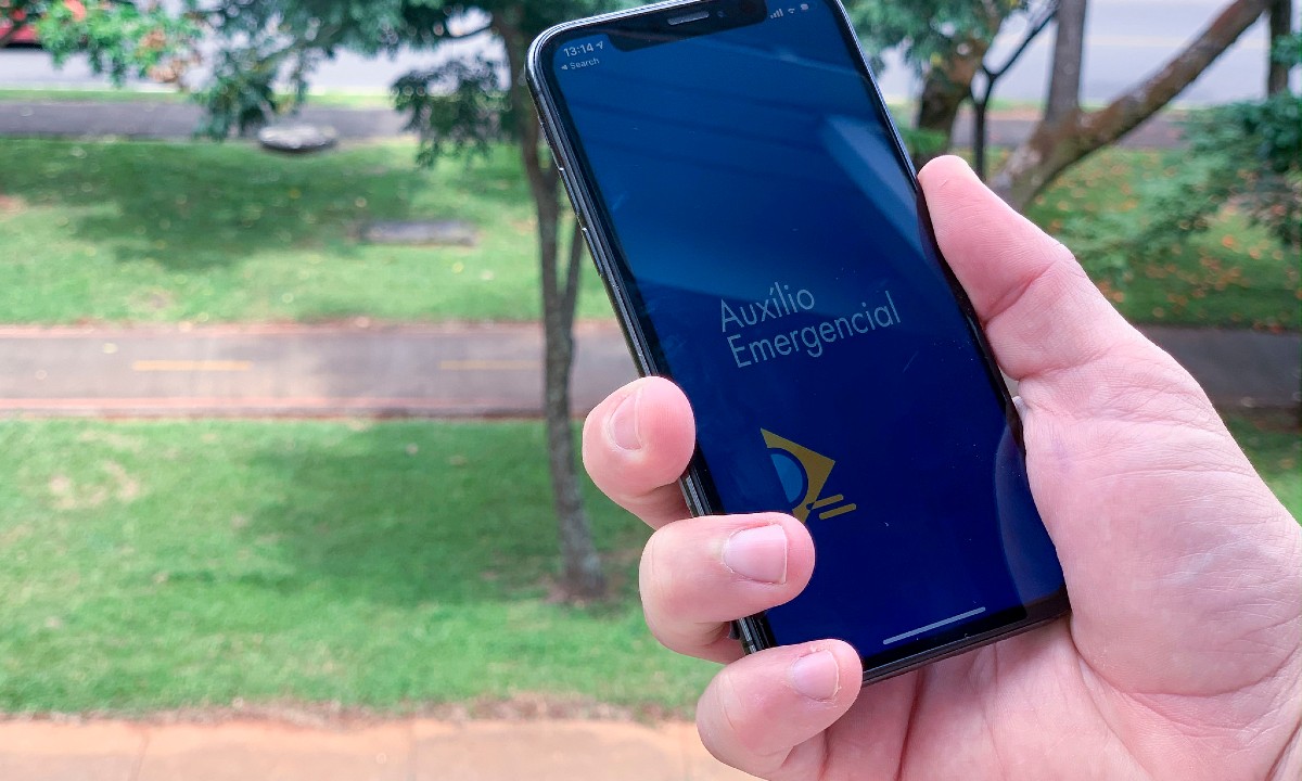 Governo prorroga auxílio emergencial até dezembro no valor de 300 reais
