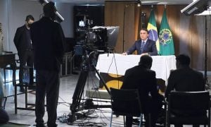 Mino Carta: Bolsonaro afasta o Brasil da razão e do mundo