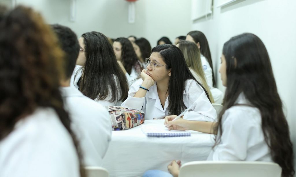Pires na mão: universidades privadas pedem socorro