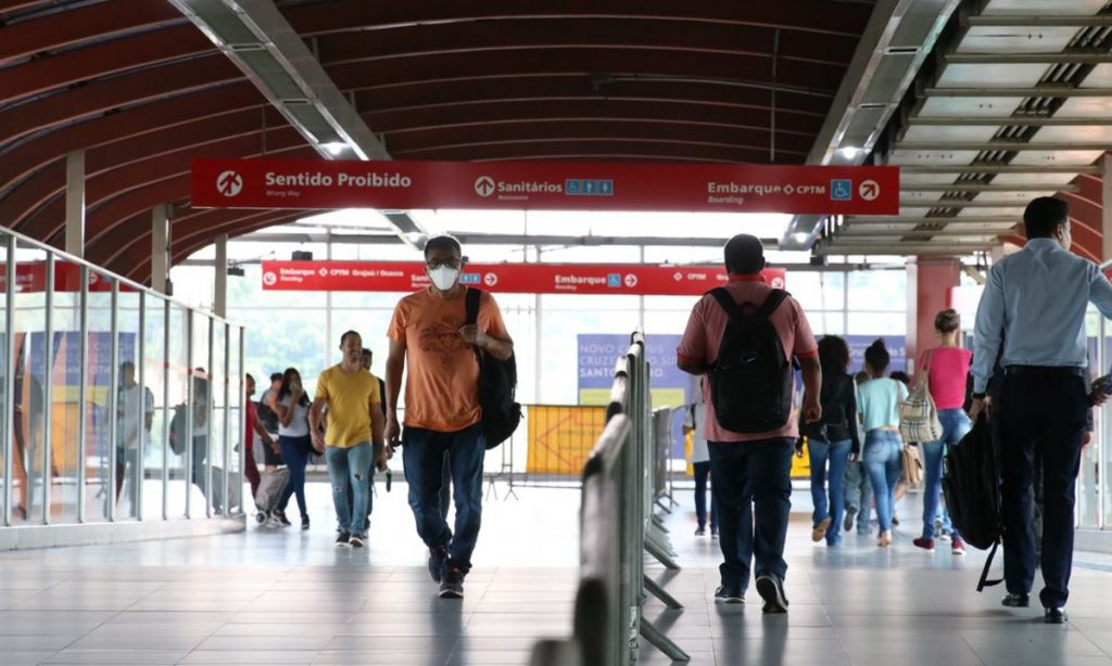 Afastamento de trabalhador por Covid cai de 15 para 10 dias