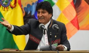 Evo Morales retorna à Bolívia em caravana histórica após exílio