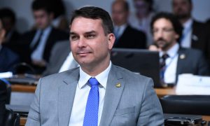 Flávio Bolsonaro não comparece a acareação no MPF com Paulo Marinho