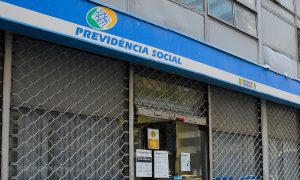 Bolsonaro veta a suspensão da prova de vida para aposentados e pensionistas do INSS