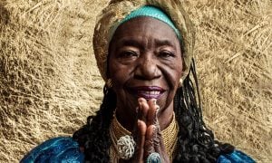 Lia de Itamaracá quer ver “o povo cantar e se abraçar” pós-pandemia