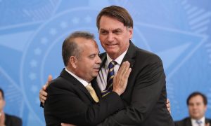 Governo Bolsonaro pretende cortar verbas da Educação e de programas sociais, diz jornal