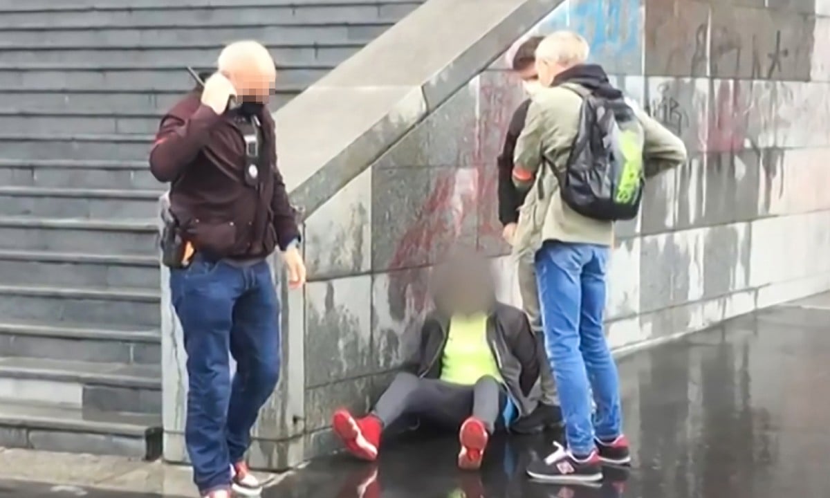Suspeito de ataque com faca em Paris confessa que agiu contra Charlie Hebdo
