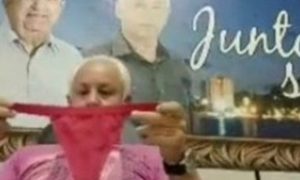 Vereador de Bragança Paulista é advertido após cheirar calcinha durante sessão