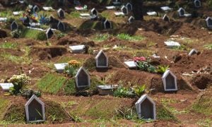 Brasil registra 708 mortes por Covid-19 em 24h; total supera 145 mil