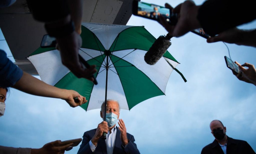 Democratas tentam conter a euforia diante da grande vantagem de Biden