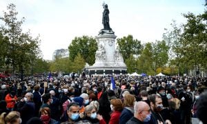 Paris tem marcha em memória de professor decapitado