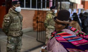 Observadora na Bolívia, Sâmia Bomfim relata presença ostensiva das Forças Armadas nas eleições