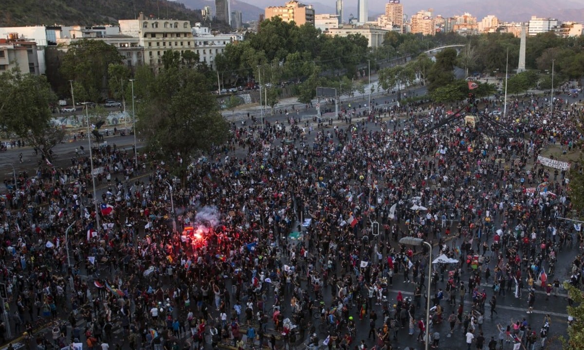 Chilenos foram às ruas por uma nova Constituição. (Foto: JAVIER TORRES / AFP)

 Chilenos foram às ruas por uma nova Constituição. (Foto: JAVIER TORRES / AFP)