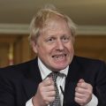 Boris Johnson em situação cada vez mais difícil após renúncias em seu governo