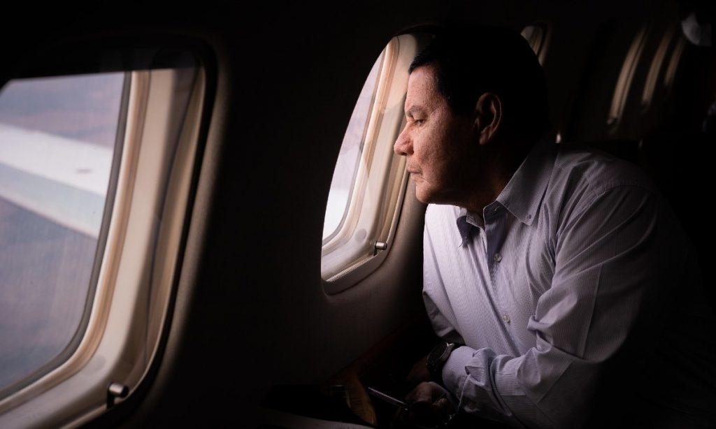 Falas de Bolsonaro sobre fechar Congresso e STF ‘não são perigosas’, diz Mourão