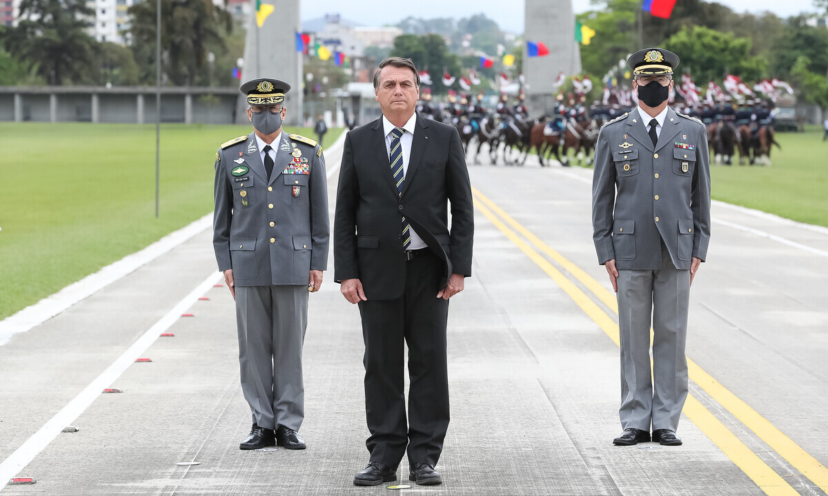 O presidente Jair Bolsonaro, em Cerimônia de Entrega de Espadim aos Cadetes da Turma “Centenário da Missão Militar Francesa no Brasil”. Foto: Marcos Corrêa/PR 