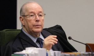 Condenação de Bolsonaro é resposta legítima do Estado à distorção perversa da verdade, diz Celso de Mello