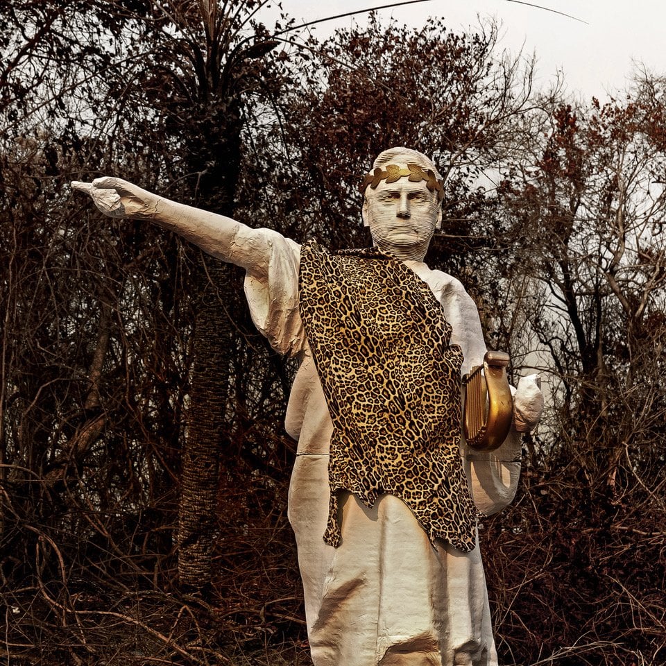 Bolsonaro vira Bolsonero e ganha ‘estátua’ no Pantanal