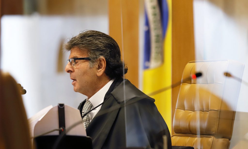 Fux determina redistribuição de inquérito sobre interferências de Bolsonaro na PF
