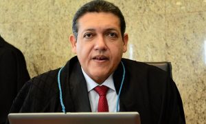 Kassio Nunes suspende trecho da Lei da Ficha Limpa