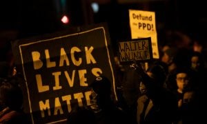 EUA: Filadélfia é palco de protestos após morte de homem negro por policiais