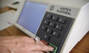 Governo pede acesso ao código-fonte das urnas em ofício classificado como ‘urgentíssimo’