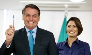 Celso prorroga inquérito que apura interferência de Bolsonaro na PF