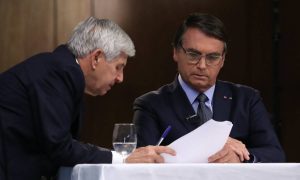 Preso escreve carta a mão para Maia pedindo impeachment de Bolsonaro