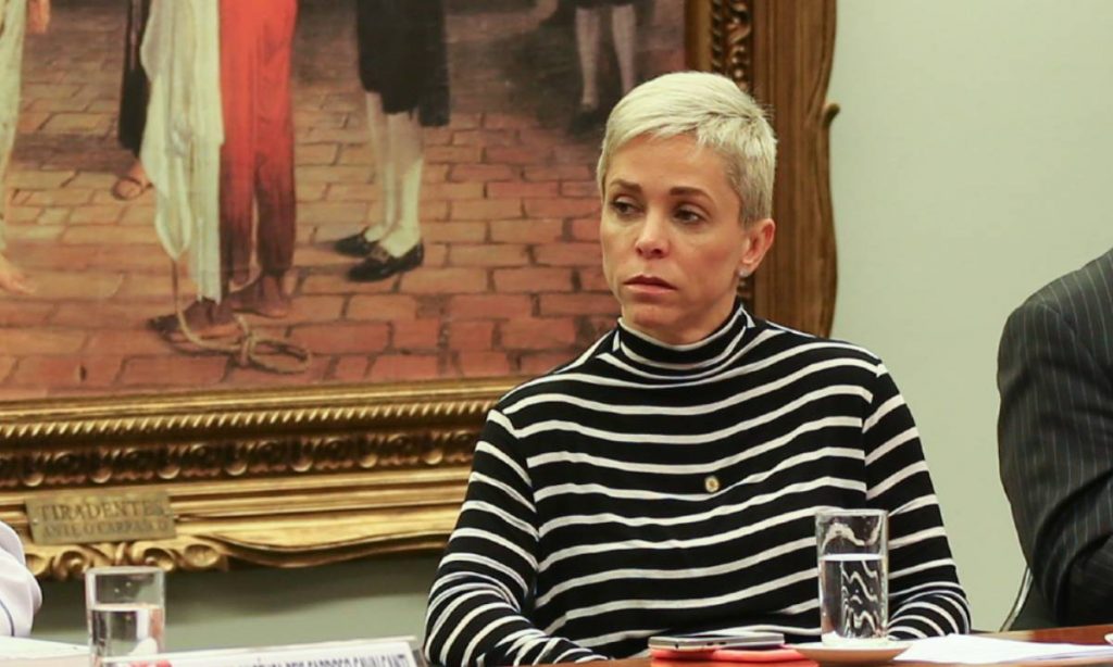 'Canetada é capaz de destruir famílias', diz Cristiane Brasil ao deixar prisão