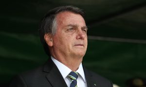 Bolsonaro: Fala de Mandetta sobre 'trezoitão' iria contra profissão de médico