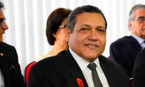 Senador Eduardo Braga minimiza inconsistências no currículo de Kassio Marques