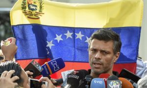 Mentor de Guaidó, opositor venezuelano Leopoldo López foge em direção à Espanha