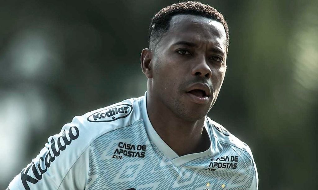 Defesa de Robinho recorre ao STF para postergar ordem de prisão