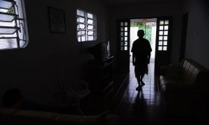 Governo Bolsonaro ameaça (de novo) desmanchar política de saúde mental