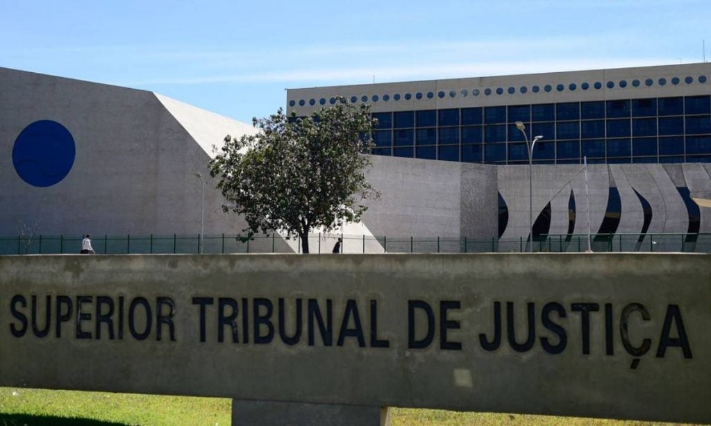 STJ ordena soltura de mulher presa por furtar miojo, refrigerante e suco em pó