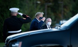 Trump anuncia que deixará hospital hoje após tratamento de Covid-19