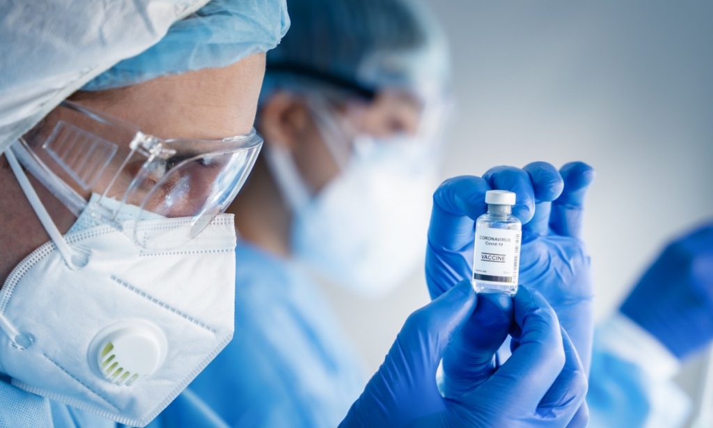 Veja como são os testes clínicos das vacinas contra a Covid-19
