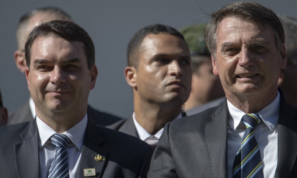 Flávio comprou salas com dinheiro que não passou por contas bancárias, diz site