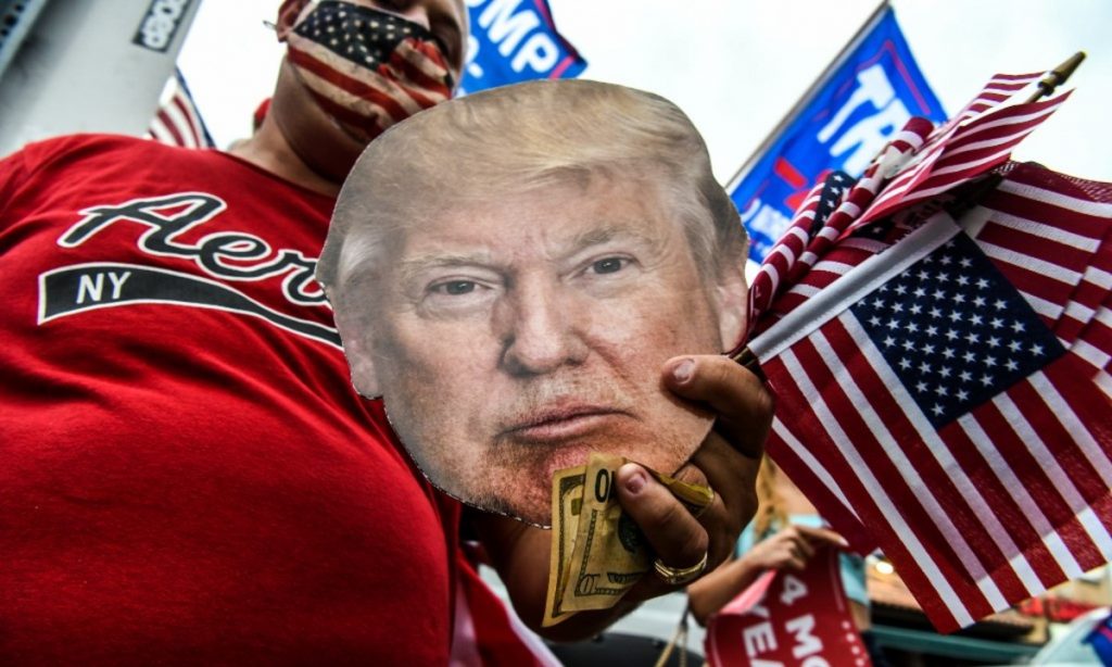 Democracia norte-americana sai abalada da eleição, diz pesquisador