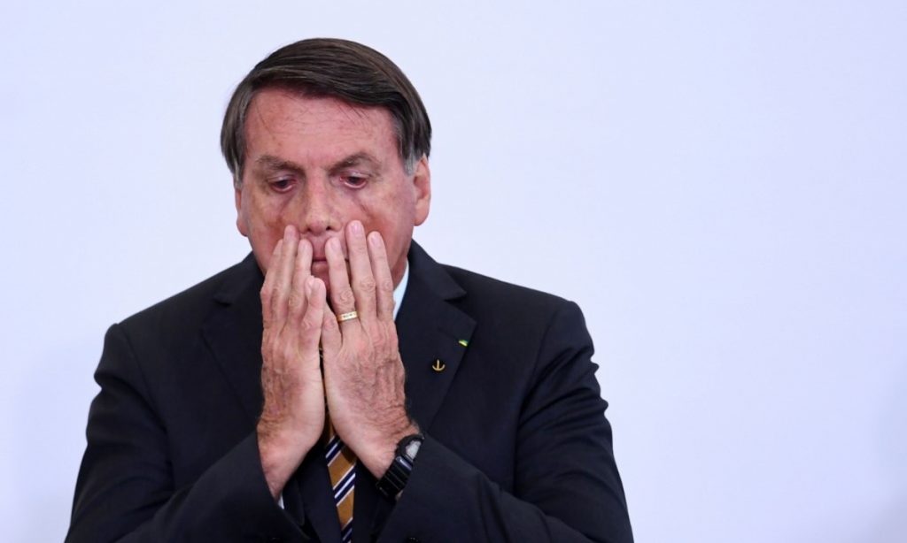 Com ‘país de maricas’, Bolsonaro mistura homofobia e indecência, diz imprensa internacional