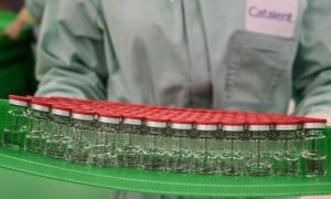 Terceira vacina reforça as esperanças na luta contra a pandemia