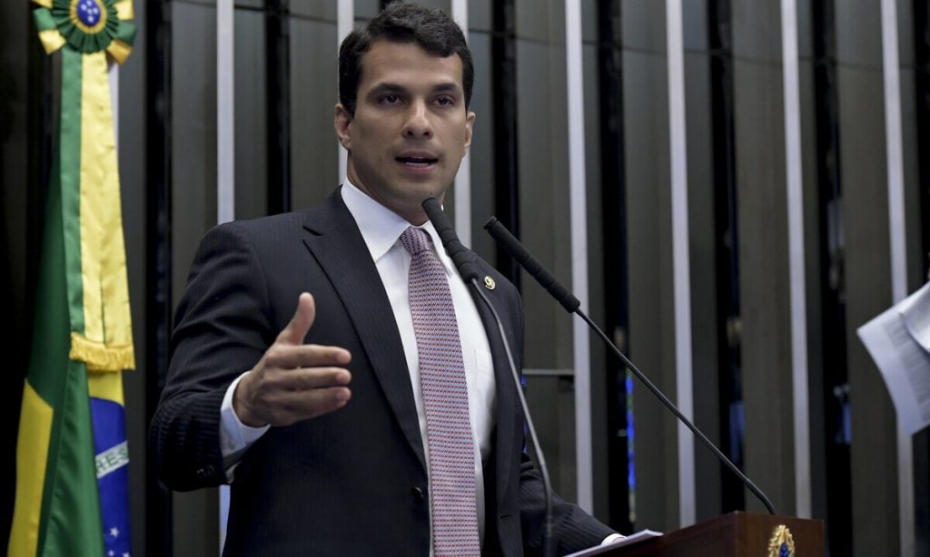 Influenciadora diz ter sido pressionada pelo senador Irajá Silvestre a abortar