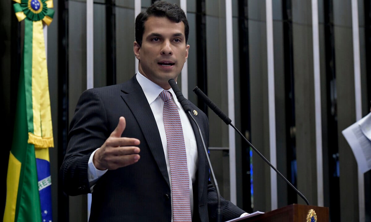 Influenciadora diz ter sido pressionada pelo senador Irajá Silvestre a abortar