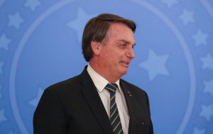 Em evento, Bolsonaro afirma que liberdade passa por 'nós, militares'