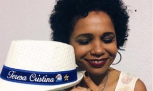 Eleitores do Rio usam 'chapéu de Zé Pilintra' contra Crivella