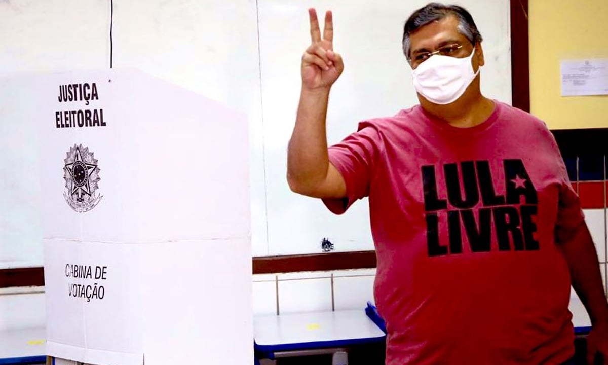 Em São Luís, Flávio Dino vota e homenageia Lula: ‘O melhor presidente’